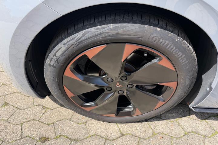 Grå Cupra Born fra 2024
