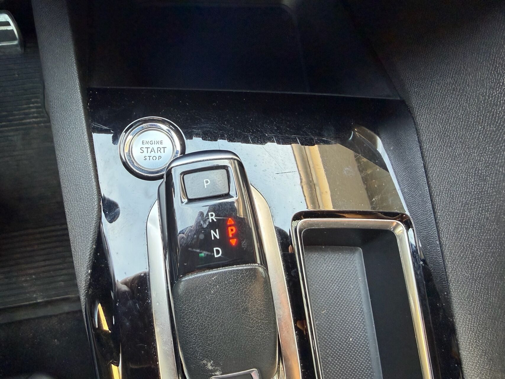 Grå Peugeot 3008 fra 2019