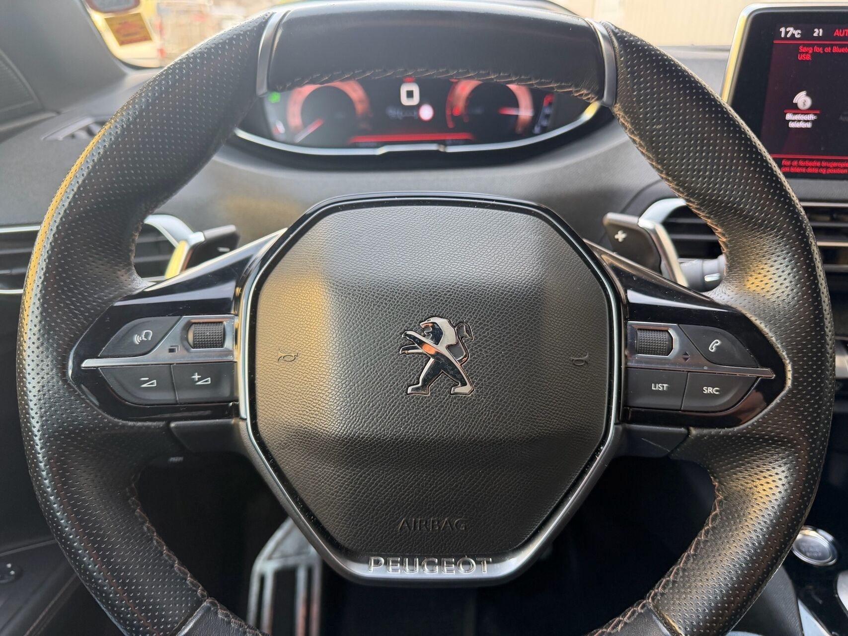 Grå Peugeot 3008 fra 2019