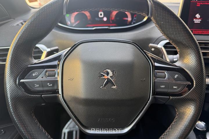 Grå Peugeot 3008 fra 2019