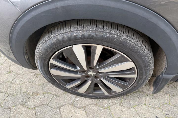 Grå Peugeot 3008 fra 2019