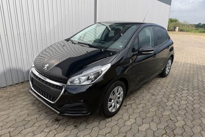 Sort Peugeot 208 fra 2018
