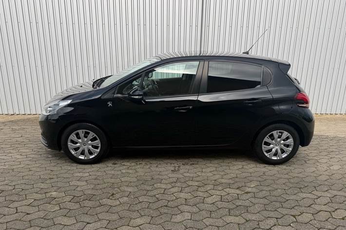 Sort Peugeot 208 fra 2018