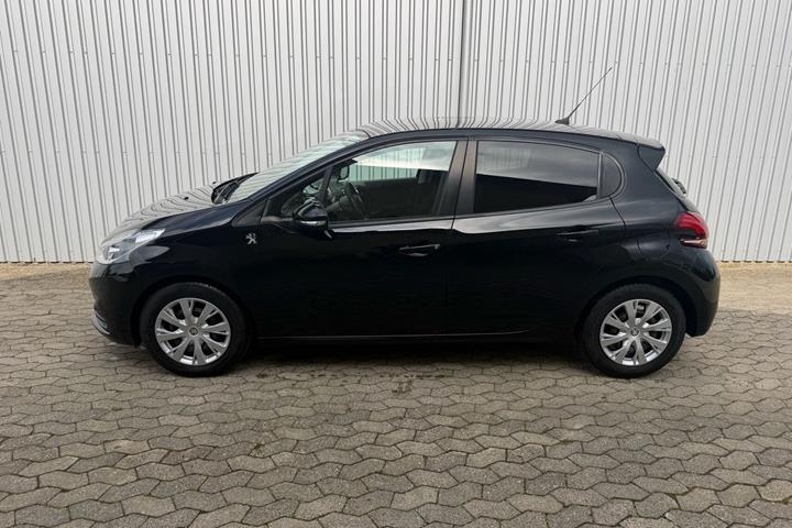 Sort Peugeot 208 fra 2018