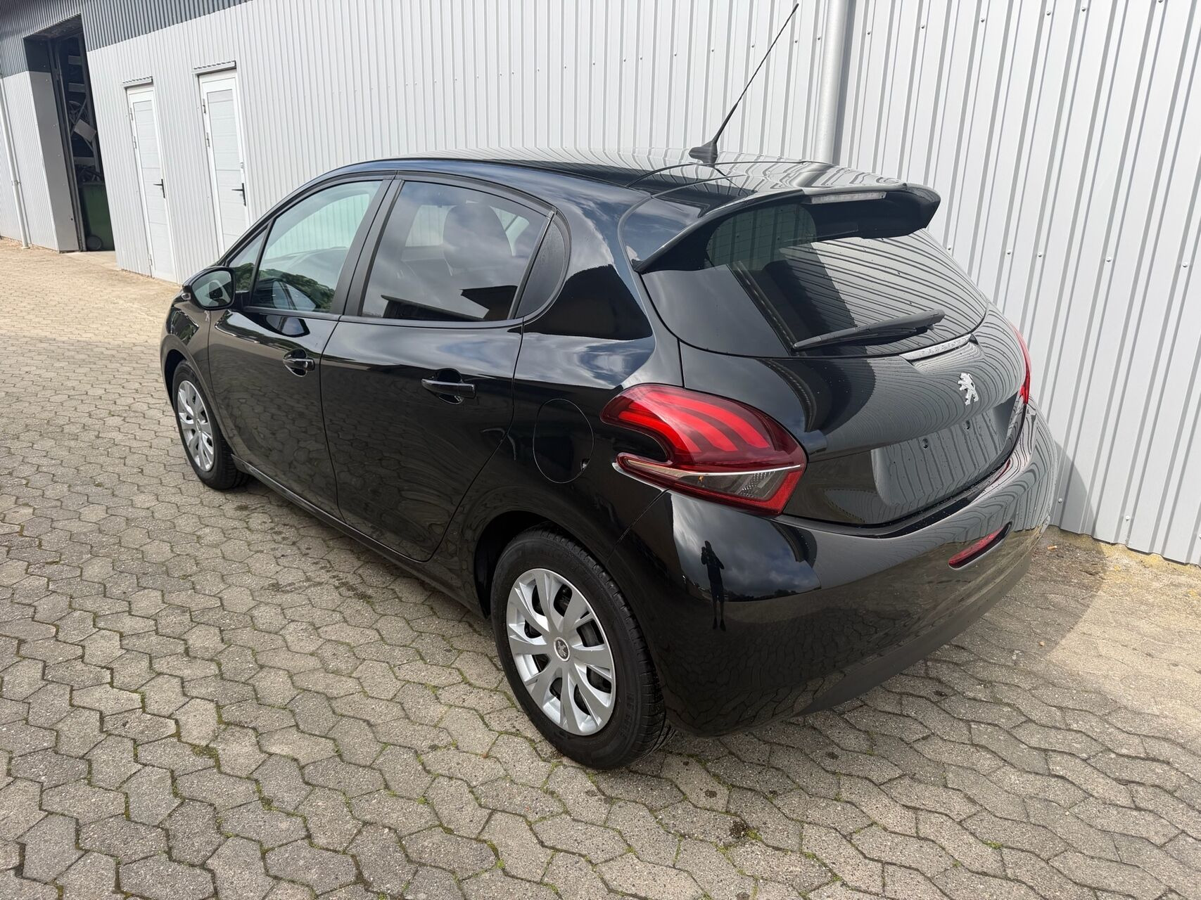 Sort Peugeot 208 fra 2018