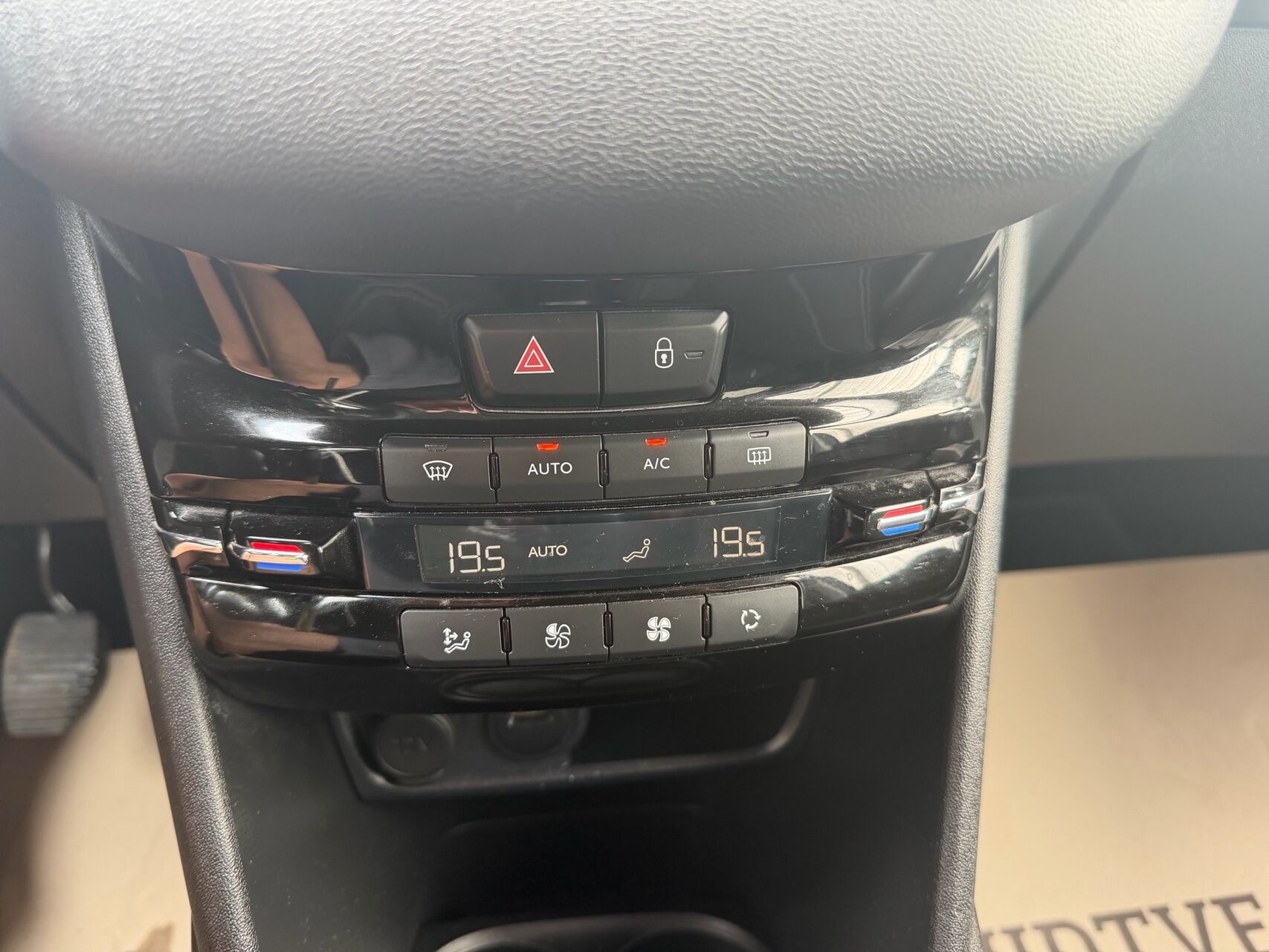 Sort Peugeot 208 fra 2018
