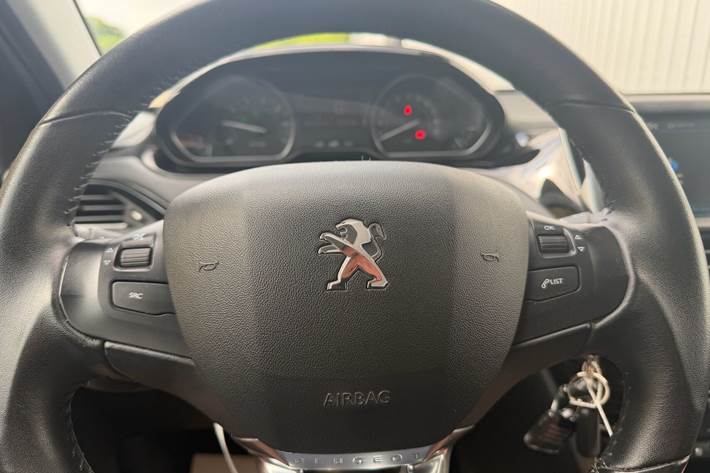 Sort Peugeot 208 fra 2018