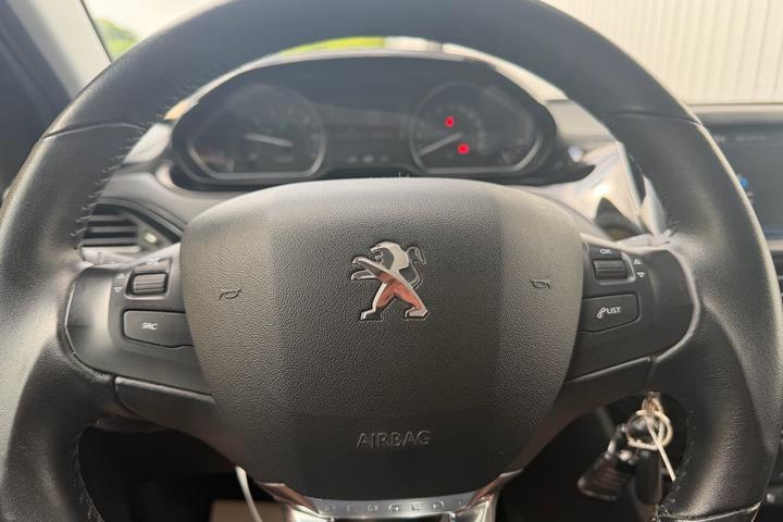 Sort Peugeot 208 fra 2018