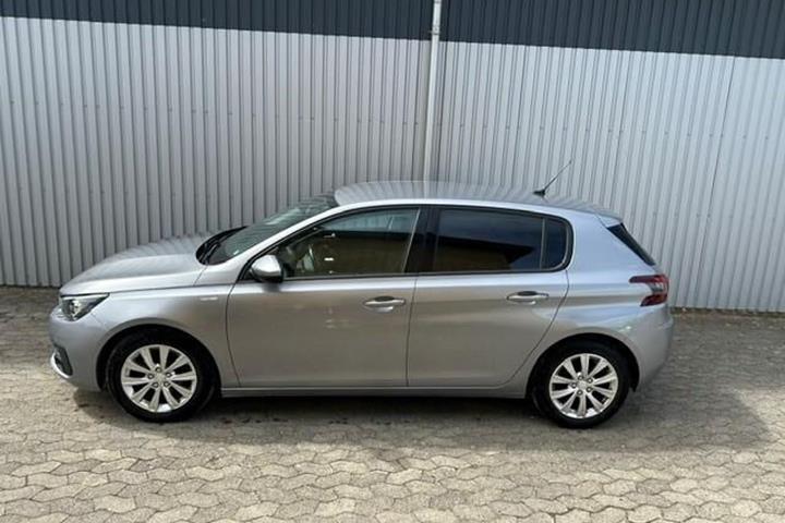 Grå Peugeot 308 fra 2019