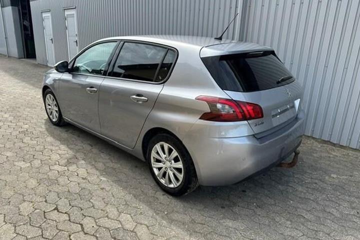 Grå Peugeot 308 fra 2019