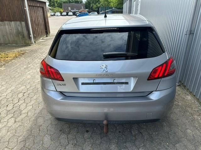 Grå Peugeot 308 fra 2019