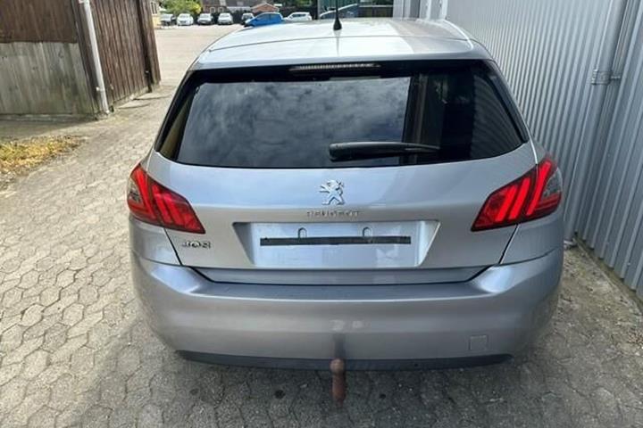 Grå Peugeot 308 fra 2019