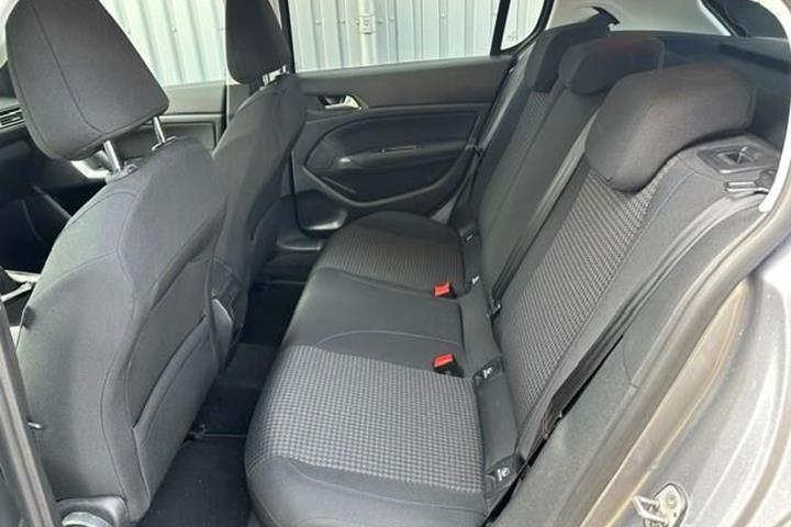 Grå Peugeot 308 fra 2019