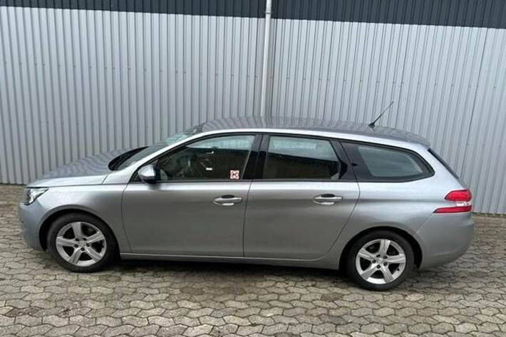 Grå Peugeot 308 fra 2014