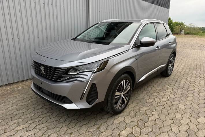 Grå Peugeot 3008 fra 2021