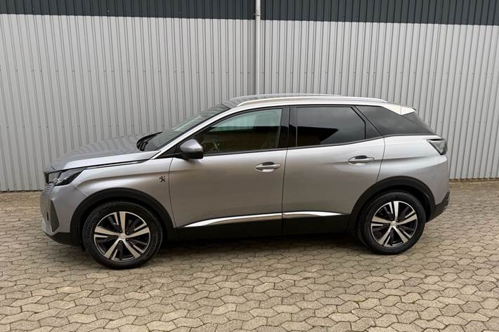 Grå Peugeot 3008 fra 2021