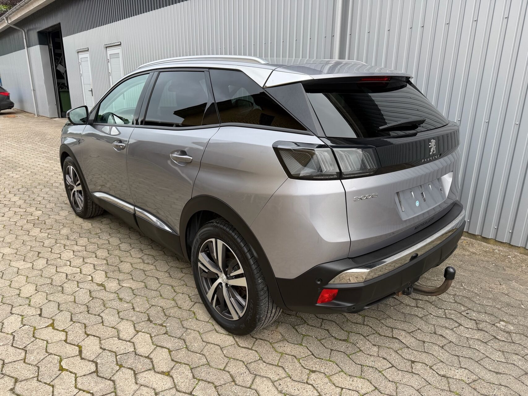 Grå Peugeot 3008 fra 2021