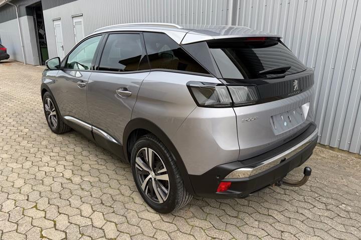 Grå Peugeot 3008 fra 2021