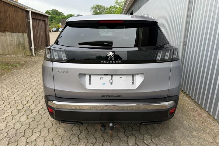 Grå Peugeot 3008 fra 2021