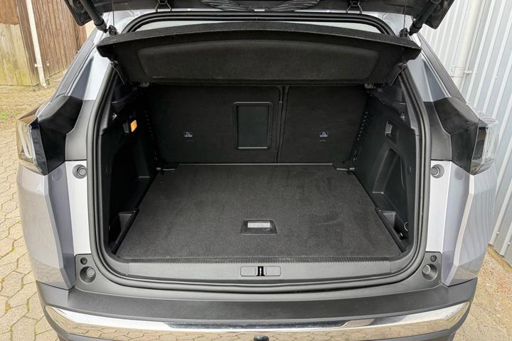 Grå Peugeot 3008 fra 2021