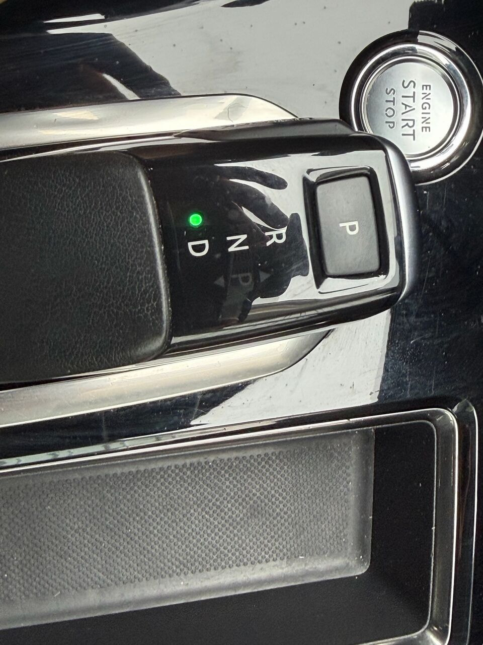 Grå Peugeot 3008 fra 2021