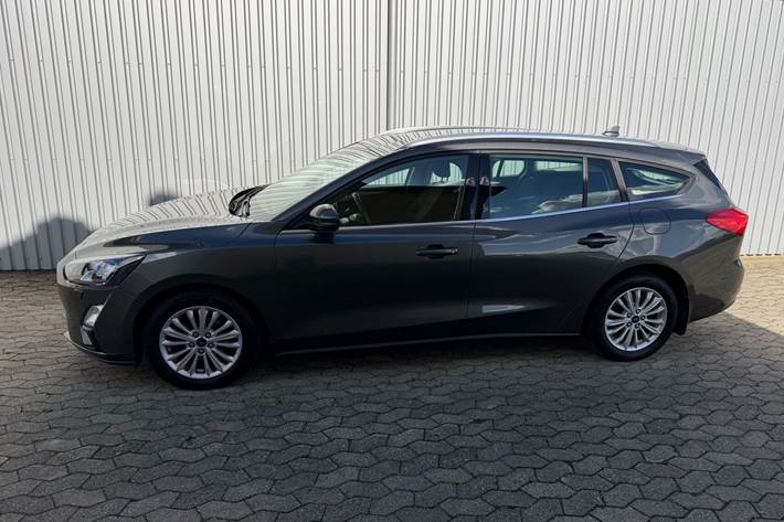 Grå Ford Focus fra 2021