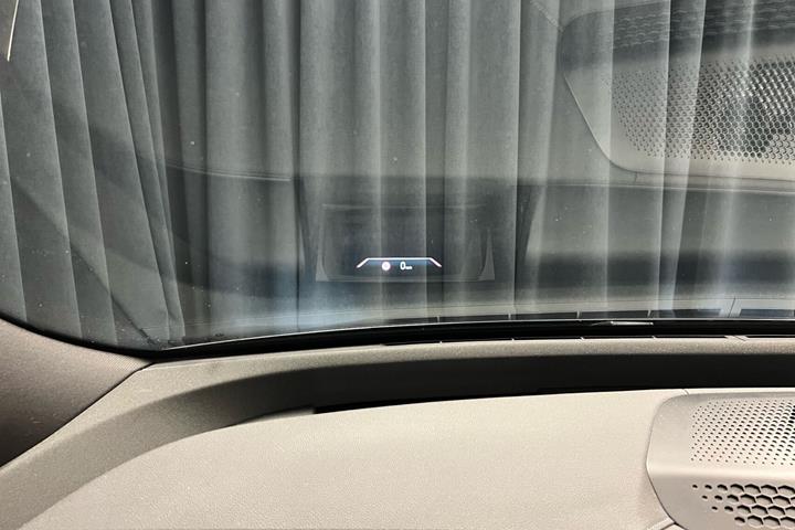 Grå BMW iX fra 2023