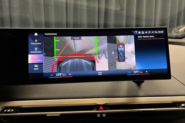 Grå BMW iX fra 2023