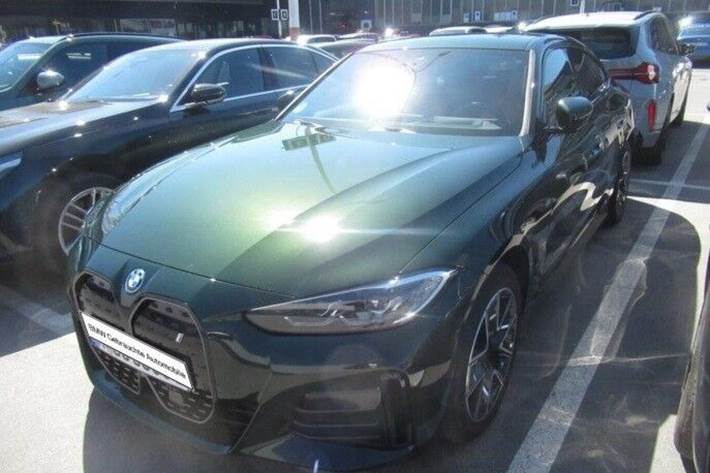 Grøn BMW i4 fra 2023