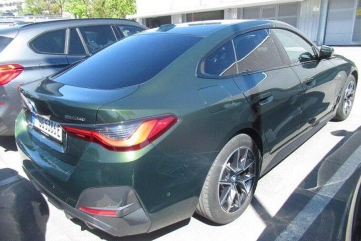 Grøn BMW i4 fra 2023