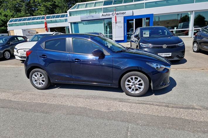 Blå Mazda 2 fra 2019