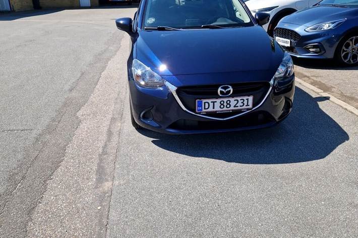 Blå Mazda 2 fra 2019