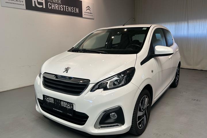 Hvid Peugeot 108 fra 2021 set udefra