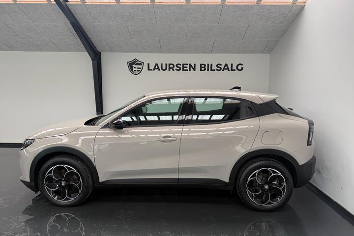 Orange Alfa Romeo Junior fra 2025