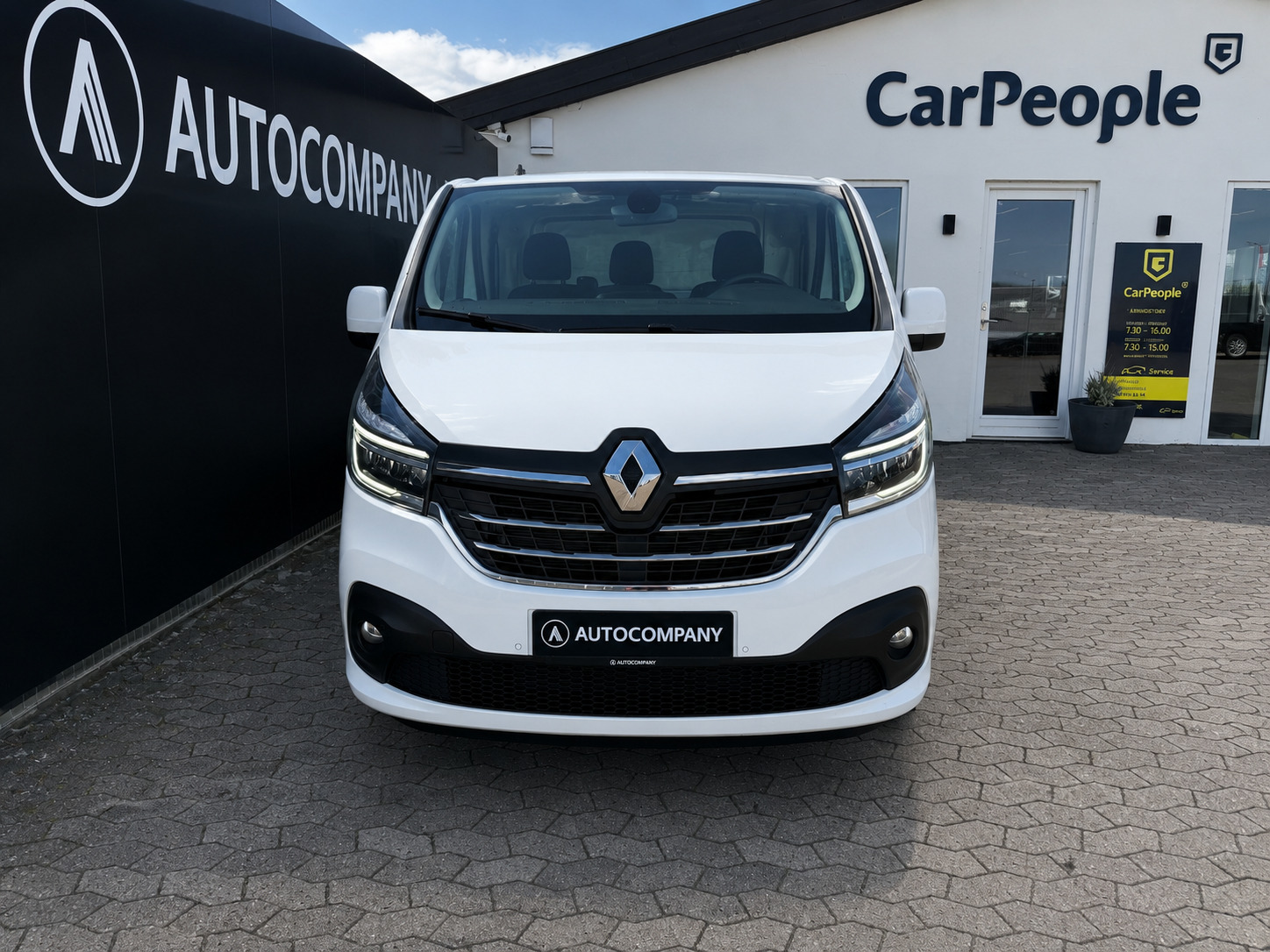 Hvid Renault Trafic T29 fra 2021