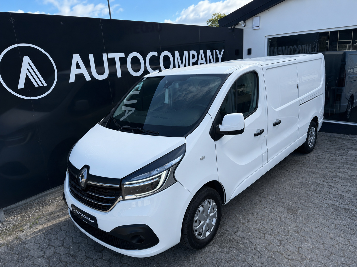 Hvid Renault Trafic T29 fra 2021
