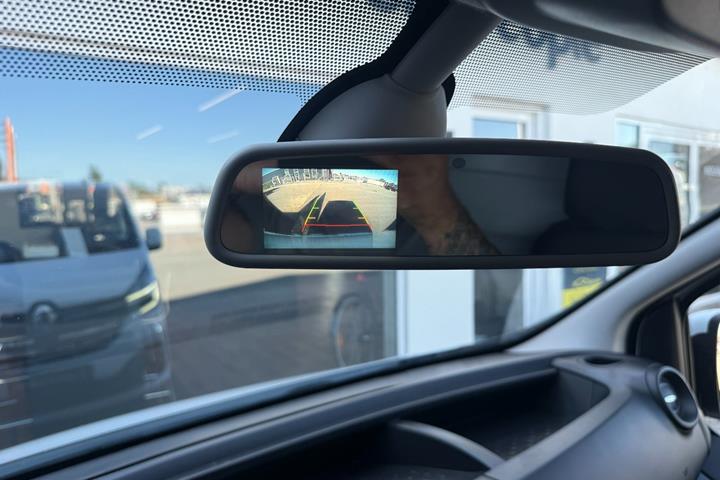 Hvid Renault Trafic T29 fra 2021