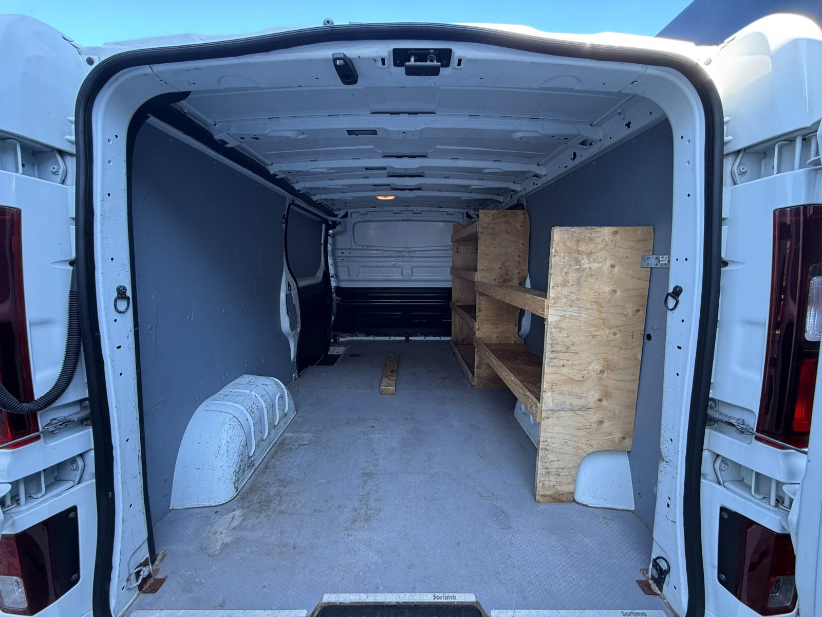 Hvid Renault Trafic T29 fra 2021