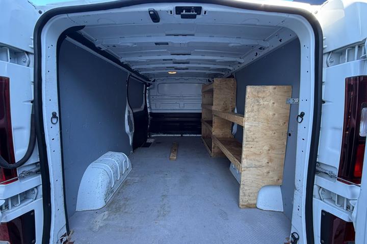 Hvid Renault Trafic T29 fra 2021