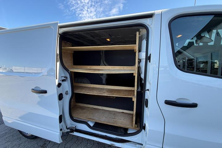 Hvid Renault Trafic T29 fra 2021