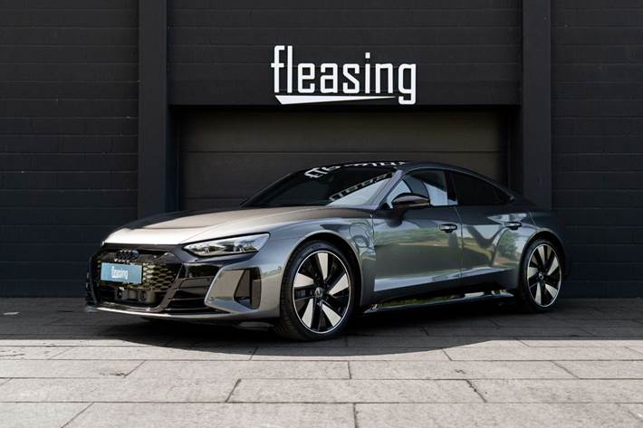 Grå Audi e-tron GT fra 2022 set udefra