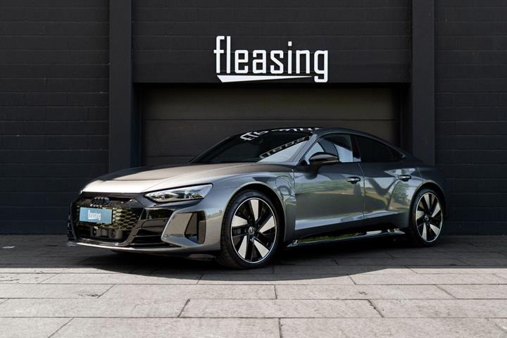 Grå Audi e-tron GT fra 2022 set udefra