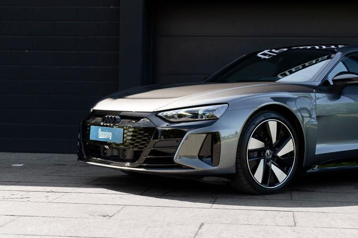 Grå Audi e-tron GT fra 2022