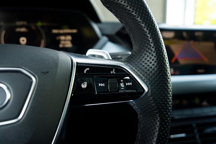 Grå Audi e-tron GT fra 2022