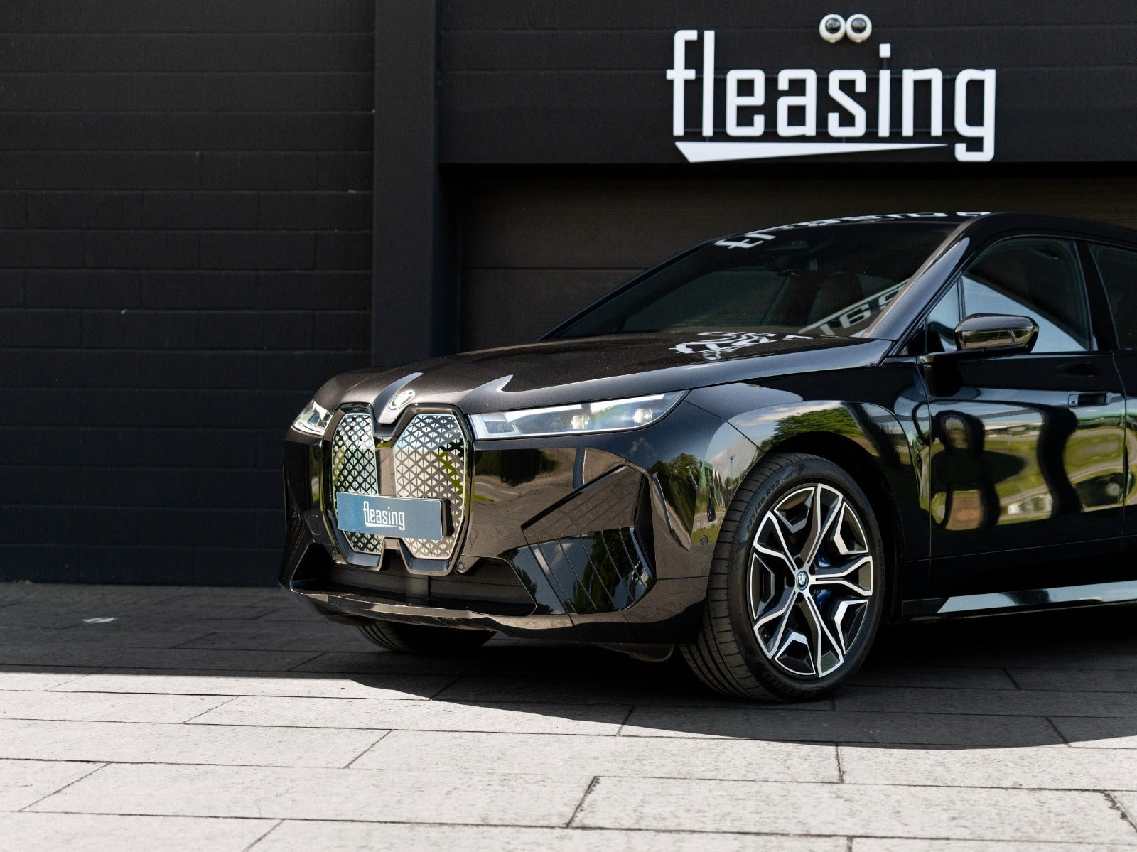 Sort BMW iX fra 2023