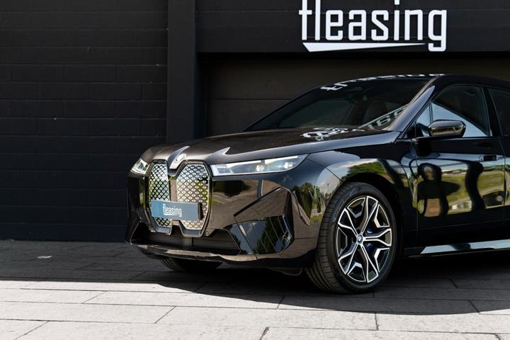 Sort BMW iX fra 2023