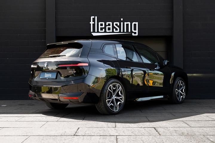 Sort BMW iX fra 2023