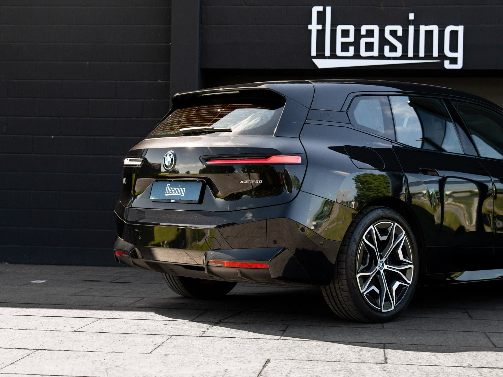 Sort BMW iX fra 2023
