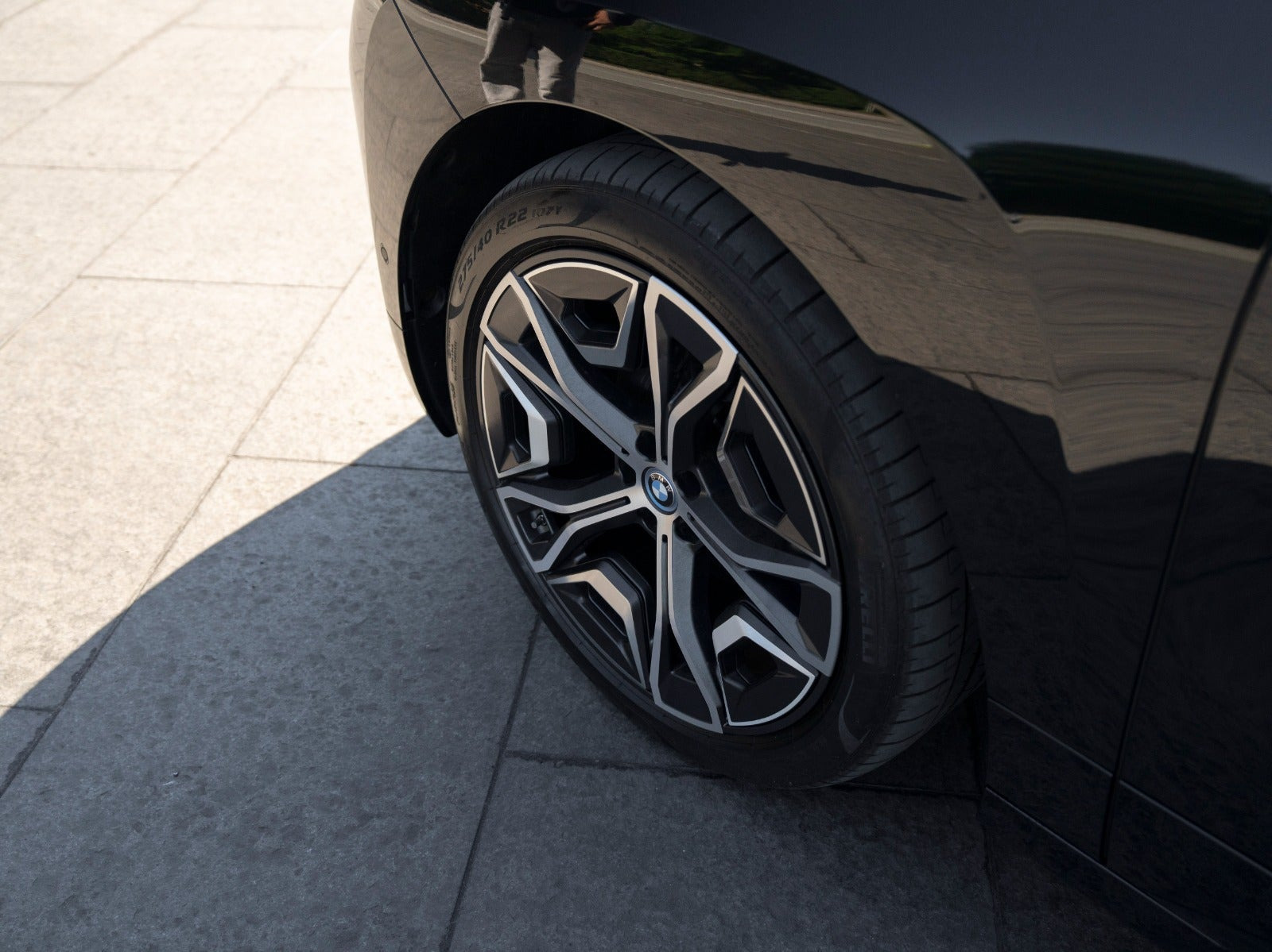Sort BMW iX fra 2023
