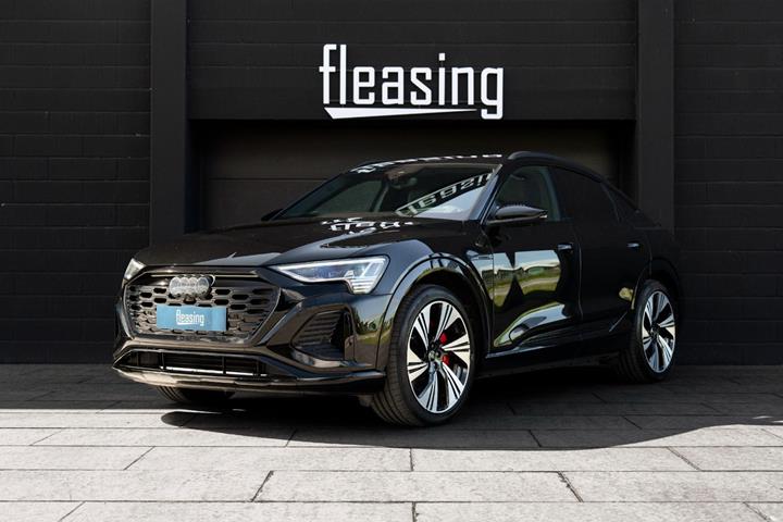 Sort Audi Q8 e-tron fra 2023 set udefra